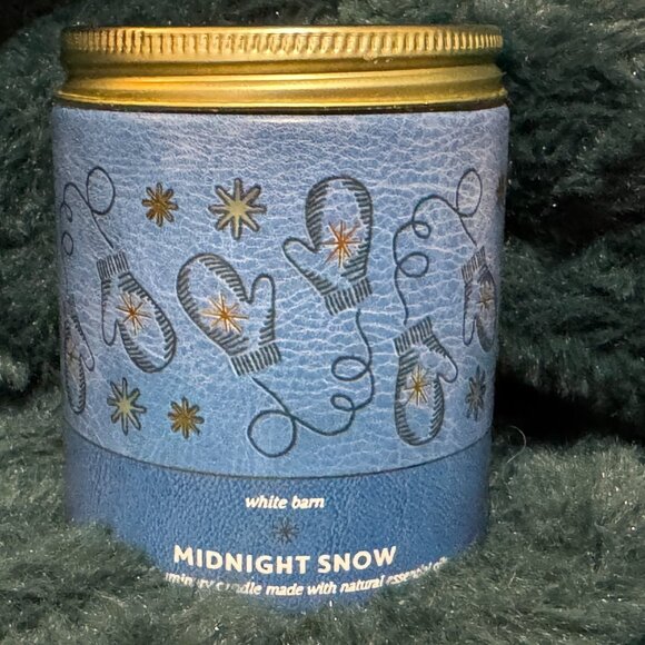 Bath & Body Works White Barn Midnight Snow Single Wick Candle, 7 oz. - Picture 12 of 16